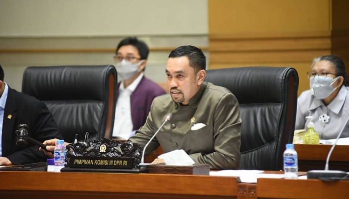 mahkamah-konstitusi-hapus-pensiun-seumur-hidup-untuk-anggota-dpr