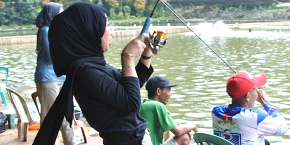 Kabarmancing Channel : Serunya Liat ‘Sinta’ Si Ladies Angler Lagi Strike Babon