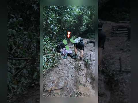 pendaki pingsan dan kesurupan#trending #trendingshorts #pendaki #viral #viralshort #shorts #fyp