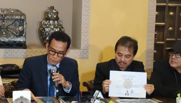 tim-hukum-roy-suryo-&-tifa-akan-gugat-pmh-jokowi-soal-ijazah