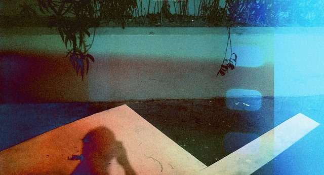a-study-in-red-and-turquoise:-gabbie-de-guzman’s-textural-film-experiment