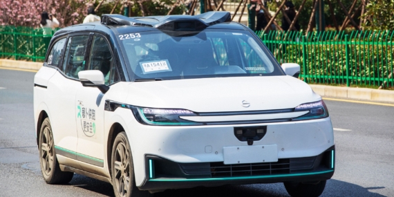 Pemadaman Robotaxi di Tiongkok Membuat Penumpang Terdampar di Jalan Raya