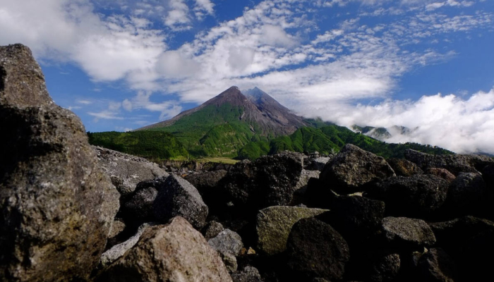 legenda-raksasa-penjaga-gunung-merapi,-cerita-rakyat-dari-yogyakarta