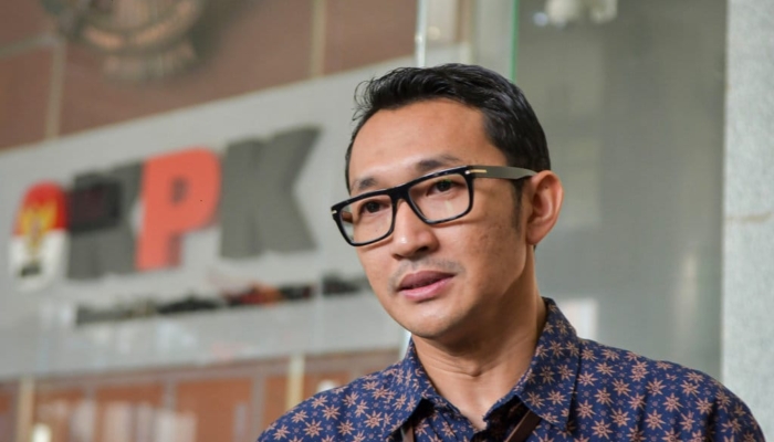 kpk-periksa-robert-bonosusatya-soal-upah-pungut-tambang-kukar