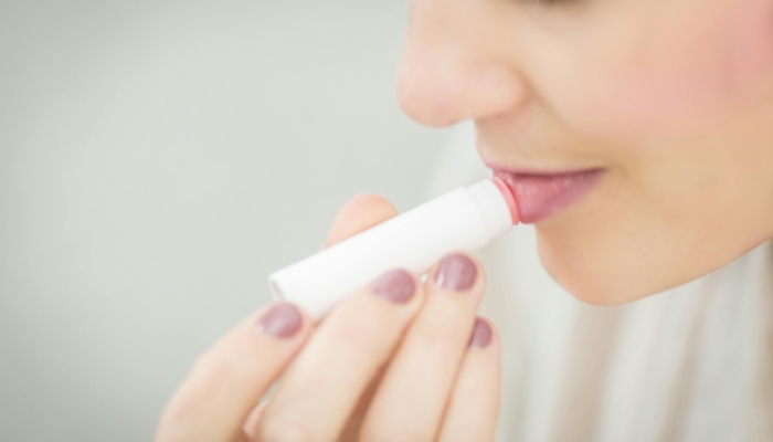 7-rekomendasi-lip-balm-yang-bagus-untuk-memerahkan-bibir