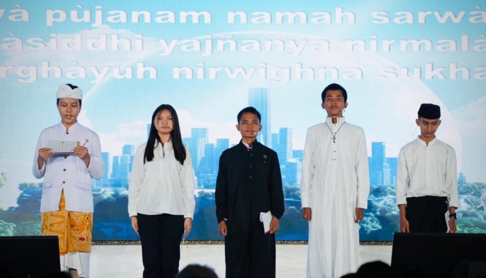 siswa-sekolah-rakyat-doa-lintas-agama-untuk-tni-gugur-di-lebanon