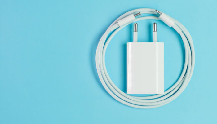 5-mitos-soal-charger-hp-yang-bisa-rusak-baterai 