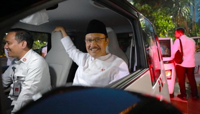 hadiri-taklimat-presiden,-mensos-dan-wamensos-naik-mobil-listrik