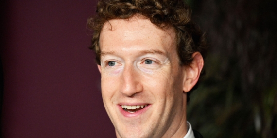 Model AI Baru Meta Memberi Mark Zuckerberg Tempat Duduk di Meja Anak Besar