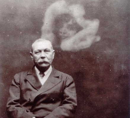 supernatural-sightings-or-special-effects?-victorian-experiments-with-spirit-photography