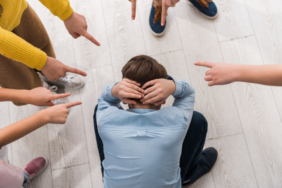 6-tanda-komunitas-toxic-dan-harus-keluar-meski-sudah-nyaman