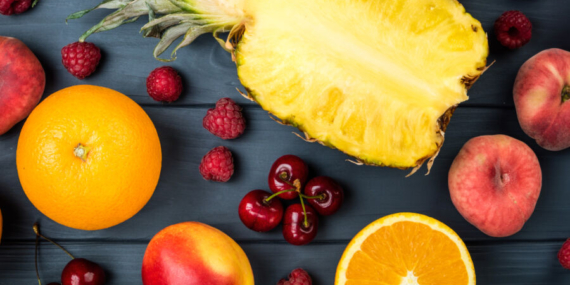 10 Manfaat Makan Buah Utuh dibanding Jus Buah untuk Serat dan Gula