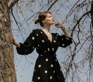 Outfit Vintage: Inspirasi Gaya Kasual yang Tetap Timeless