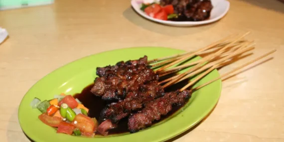 4 Dosa Pedagang Sate Maranggi yang Bikin Pembeli Kapok