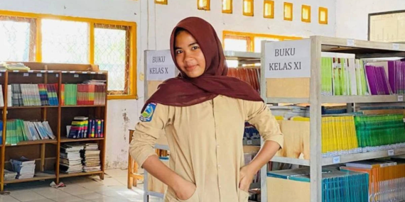 Belajar dari Orangtua di Sawah, Kasiati Kini Jadi Mahasiswa Termuda Unesa