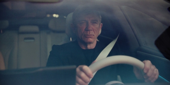 DENZA Gandeng Daniel Craig, Perkuat Citra Premium