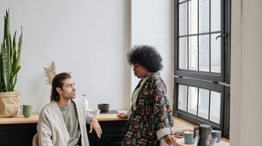 Cara Membahas Kepuasan Seksual dalam Hubungan