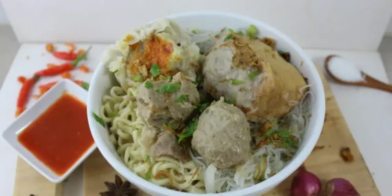 5 Dosa Warung Bakso yang Bikin Hilang Nafsu Makan, Bahkan Sebelum Sendok Pertama