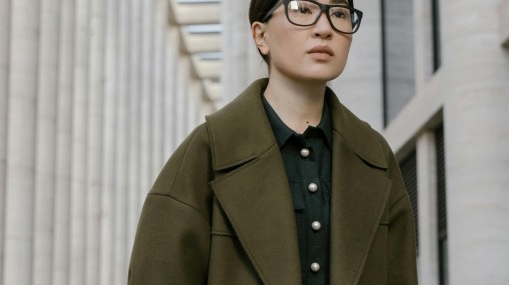 Tips Mengubah Outfit Kerja Menjadi Lebih Glamor 5 Menit