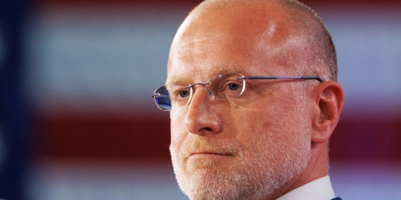 FCC Memiliki Jalur Cepat untuk Mengadu Tentang Kritikus Media Trump