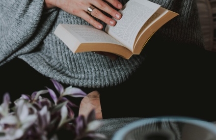 Rekomendasi Buku untuk Paham Tentang Hubungan Romantis