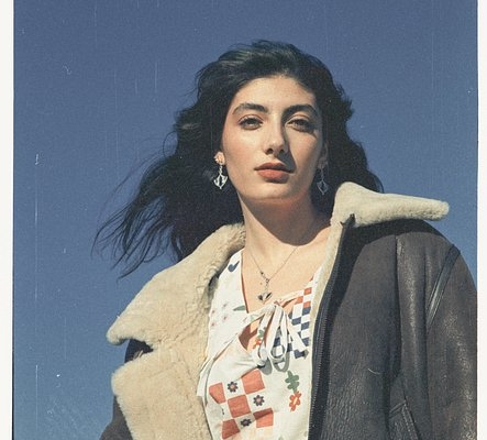 motion-and-light:-a-lomochrome-classicolor-iso-200-portrait-series-by-moana