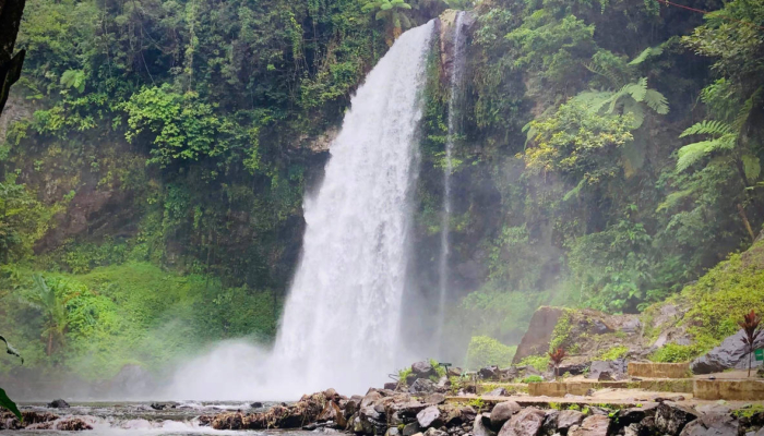 air-terjun-sigerincing-jambi,-gemuruh-air-dari-ketinggian-rimba-merangin