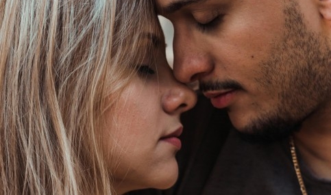 Berbagai Jenis Physical Touch yang Meningkatkan Rasa Aman