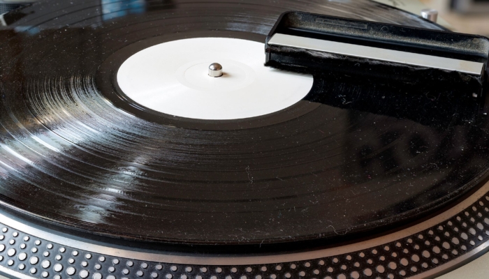 cara-membersihkan-rekaman-vinyl-anda-(2026):-vakum,-ultrasonik,-larutan,-kuas