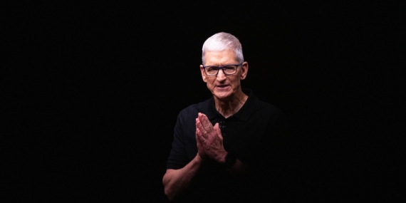 Warisan Tim Cook Mengubah Apple Menjadi Langganan