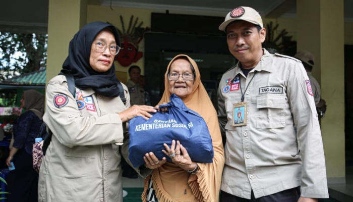baksos-hut-tagana:-bersih-bersih-sungai-hingga-salurkan-sembako