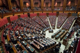 cegah-dominasi-elit,-pembatasan-jabatan-ketum-parpol-jadi-angin-segar-demokrasi