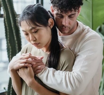 cara-menghadapi-pasangan-yang-memiliki-avoidant-attachment