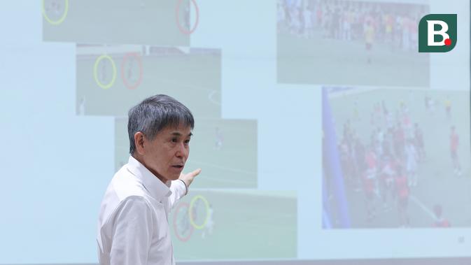 foto:-yoshimi-ogawa-kasih-paham-wartawan-dalam-acara-refereeing-workshop-for-media