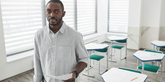 10 Cara Mendekatkan Diri ke Dosen tanpa Terkesan Menjilat