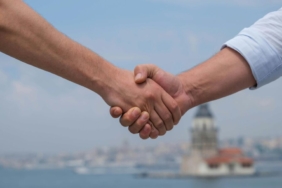 7-cara-membangun-relasi-dengan-rekan-kerja-tanpa-jadi-pencitra