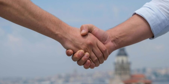 7 Cara Membangun Relasi dengan Rekan Kerja Tanpa Jadi Pencitra