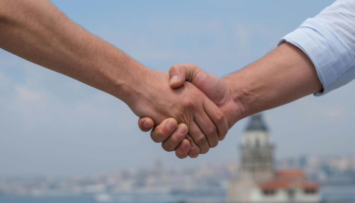 7-cara-membangun-relasi-dengan-rekan-kerja-tanpa-jadi-pencitra