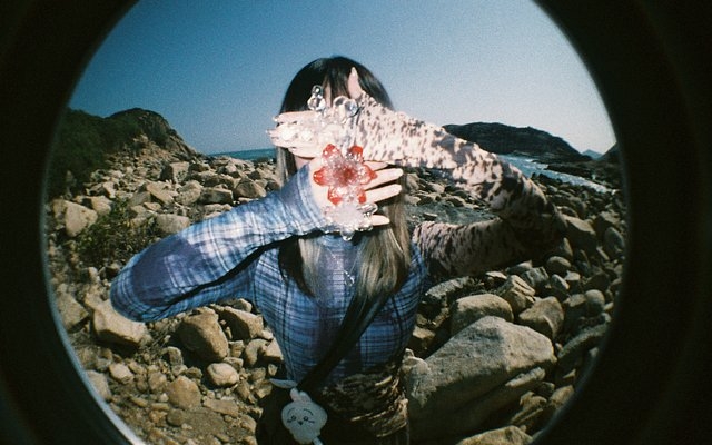 3d-printing-×-film-stills:-@zzzzlab’s-wearable-pieces-by-the-beach-with-the-fisheye-no.-2