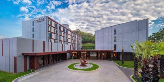 Cara Baru Menjelajah Labuan Bajo Bersama Crowne Plaza