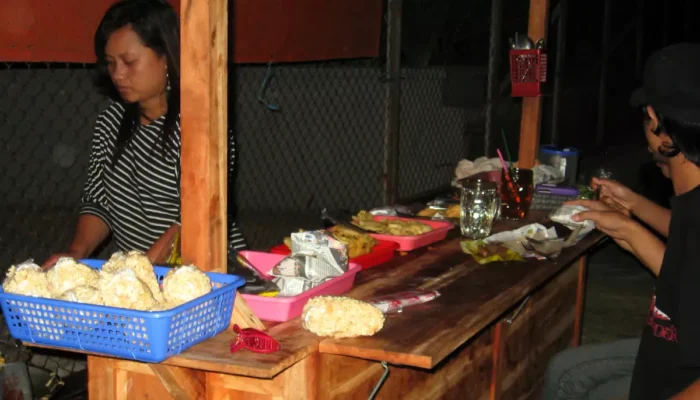 4-ciri-angkringan-yang-sudah-pasti-enak,-daya-tarik-penjual-juga-nggak-kalah-penting