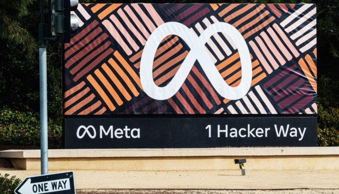 “ini-tidak-bermartabat”:-ratusan-pekerja-yang-melatih-ai-meta-bisa-diberhentikan-“