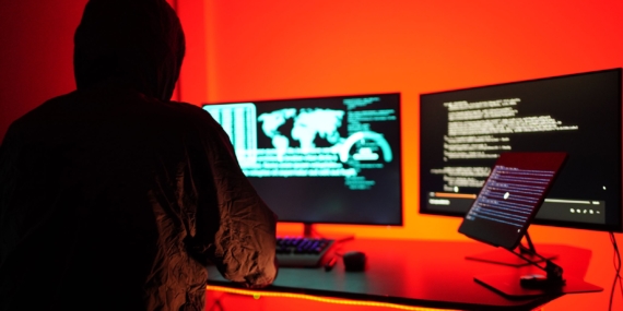 Mengapa Berbagi Tangkapan Layar Bisa Membuat Anda Dipenjara di UEA