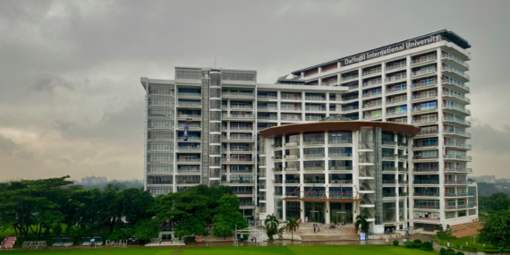 10 Kampus dengan Program Magang Terbaik 
