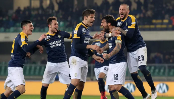 tidak-hanya-pisa,-lecce-juga-berhasil-kirim-hellas-verona-ke-serie-b