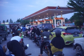 antrian-bbm-di-riau,-pertamina:-kebutuhan-meningkat-karena-libur