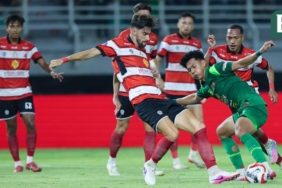 bri-super-league:-kekalahan-duo-jawa-tengah-jadi-angin-segar-bagi-madura-united