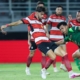 bri-super-league:-kekalahan-duo-jawa-tengah-jadi-angin-segar-bagi-madura-united