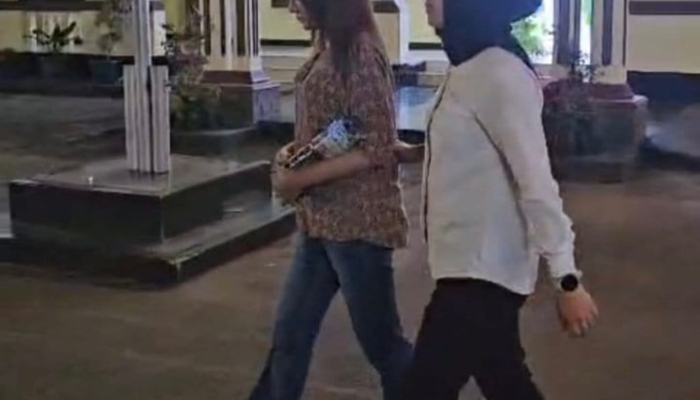 polisi:-klinik-eks-finalis-puteri-indonesia-beli-obat-via-online