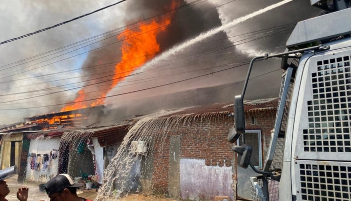 kebakaran-hebat-landa-kota-lhokseumawe,-77-rumah-hangus-terbakar